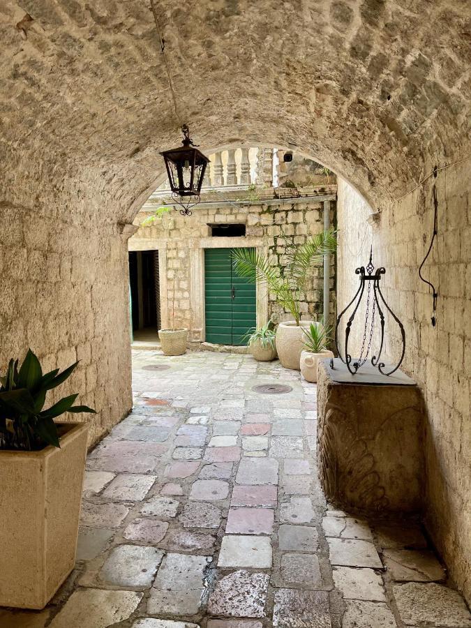 Cozy 2 Bedroom Apartment In Antique Bizanti Palace Kotor Exterior foto